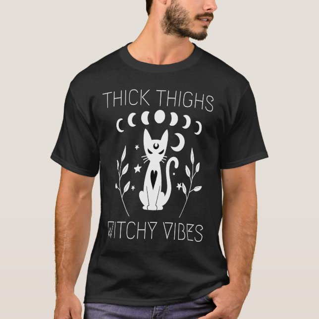 Camiseta Gato Fases da Lua Vibes de Bruxa Coxas Grossas (Frente)