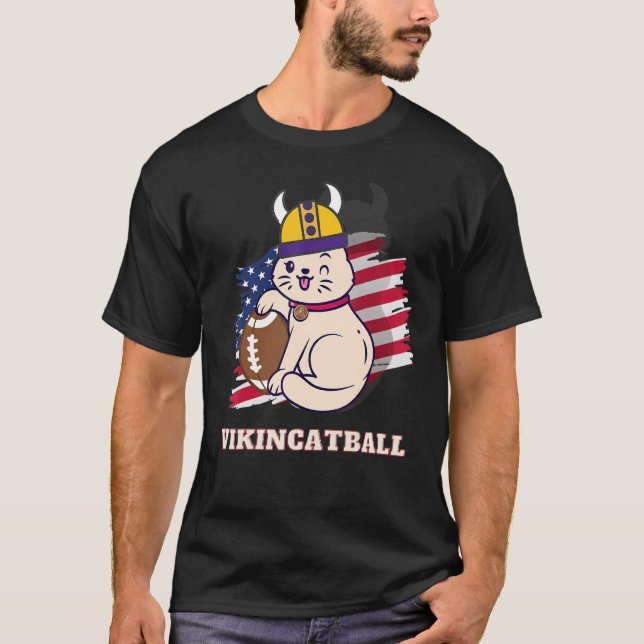 Camiseta Gato fofo com um capacete Vikings, com um f (Frente)