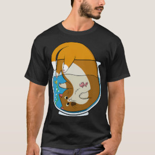 Camiseta Gato grande marrom em aquário com peixe colorido