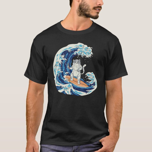 Camiseta Gato Japonês Surfando Onda Comendo Sushi (Frente)