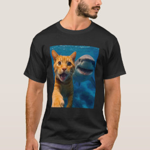 Camiseta Gato Laranja Malhado Engraçado Selfie com Tubarão 