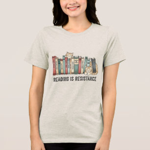 Camiseta Gato & Livros - Ler é Resistência