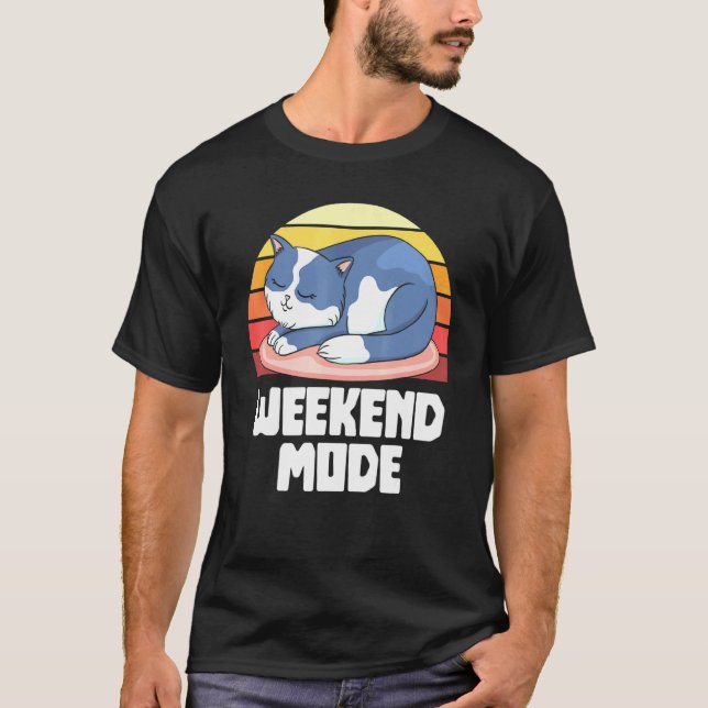 Camiseta Gato Modo Fim de Semana Sono Sonolento Diversão (Frente)