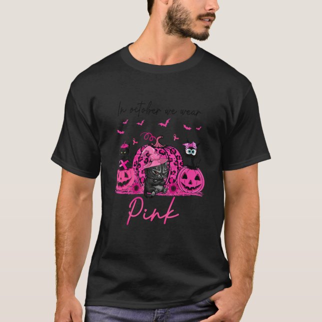Camiseta Gato Negro Em Outubro Vestimos Pumpki De Halloween (Frente)