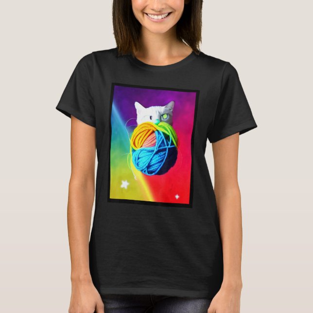 Camiseta Gato no Espaço segurando fio colorido (Frente)