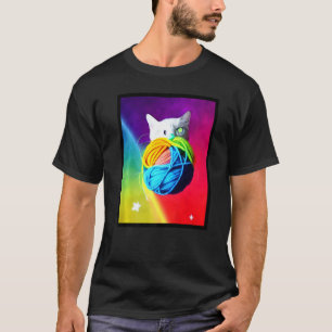 Camiseta Gato no Espaço segurando fio colorido