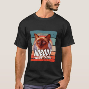 Camiseta Gato olhar penetrante atitude rosto intenso humorí