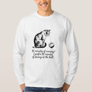 Camiseta Gato Preguiçoso e Engraçado Olhando para o Futebol