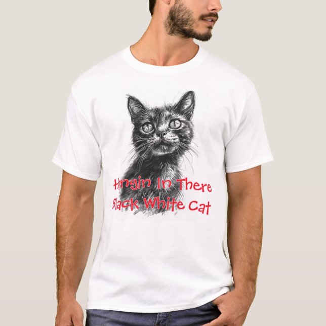 Camiseta Gato Preto Branco Pendurado Lá (Frente)