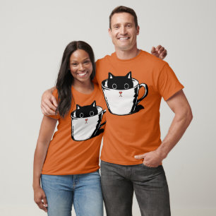 Camiseta Gato preto com nariz vermelho escondido em um copo