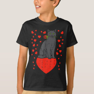 Camiseta Gato Preto Mordendo Corações de Rosa Dia dos Namor