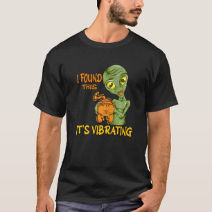 Camiseta Gato Ronrona Alien Segurando Gato Encontrei Isso E