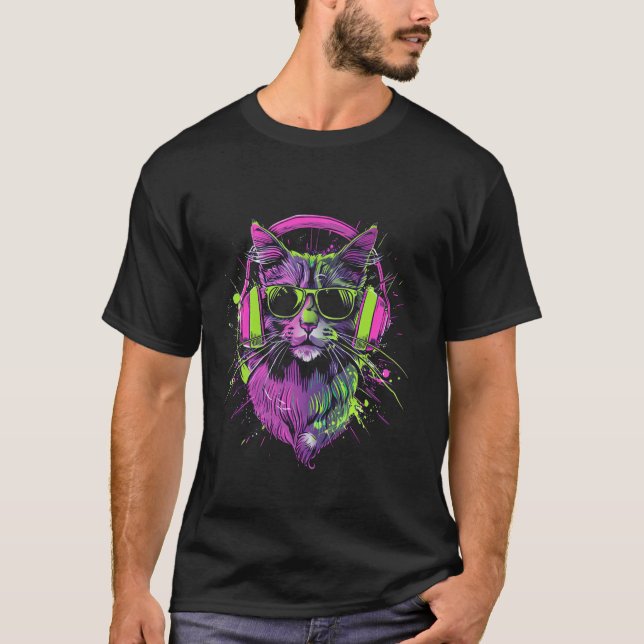 Camiseta gato roxo de DJ com fones de ouvido e óculos de so (Frente)