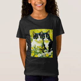 Camiseta Gatos adoráveis sentados em um campo de Margaridas