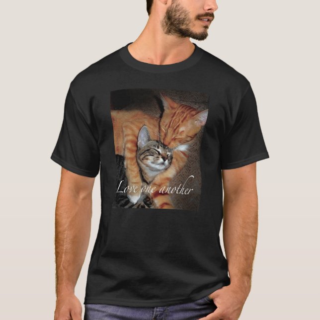 Camiseta Gatos amando um ao outro - Ame um ao outro (Frente)