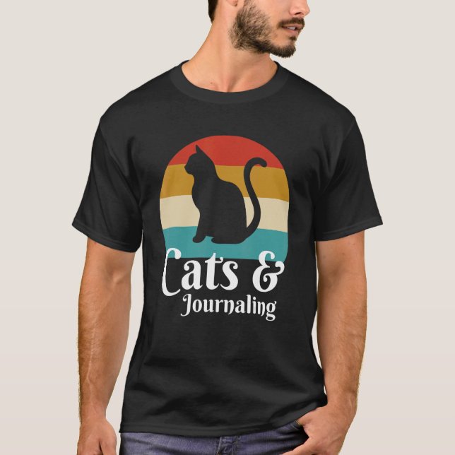 Camiseta Gatos E Escrita No Diário (Frente)