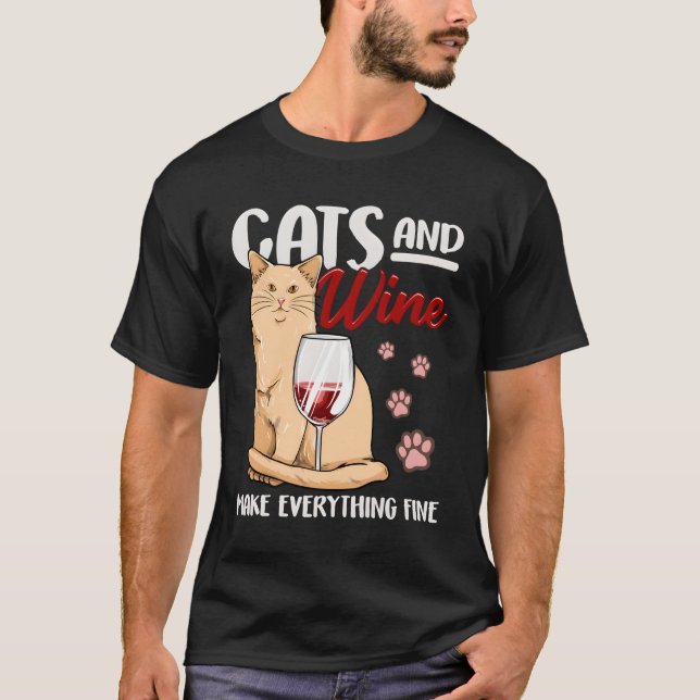 Camiseta Gatos E Vinho Tornam Tudo Bons E Engraçados Peles  (Frente)