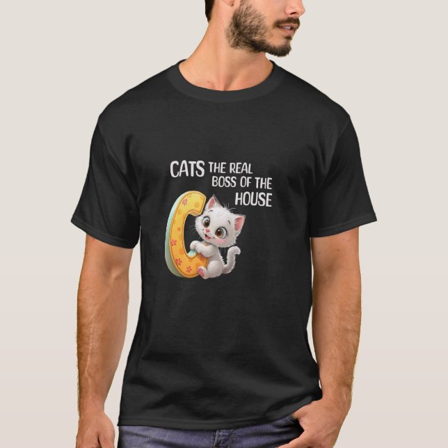 Camiseta Gatos - o verdadeiro chefe da casa (Frente)