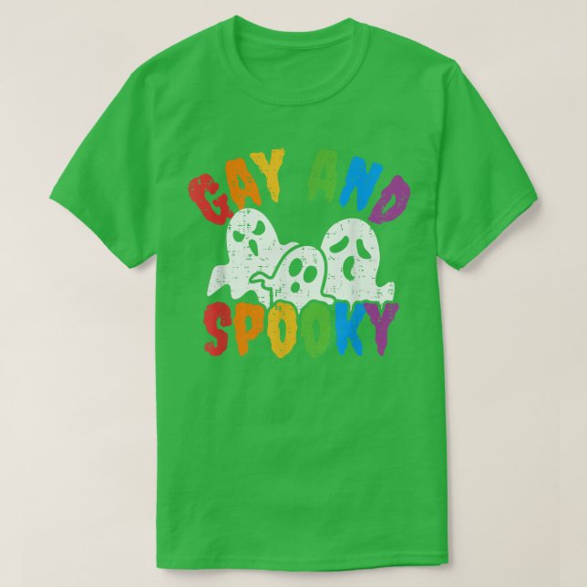 Camiseta Gay And Spooky Halloween Rainbow Boo Ghost LGBTQ G (Frente do Design)