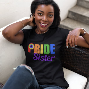 Camiseta Gay Pride Sister Rainbow Lettering LGBTQ