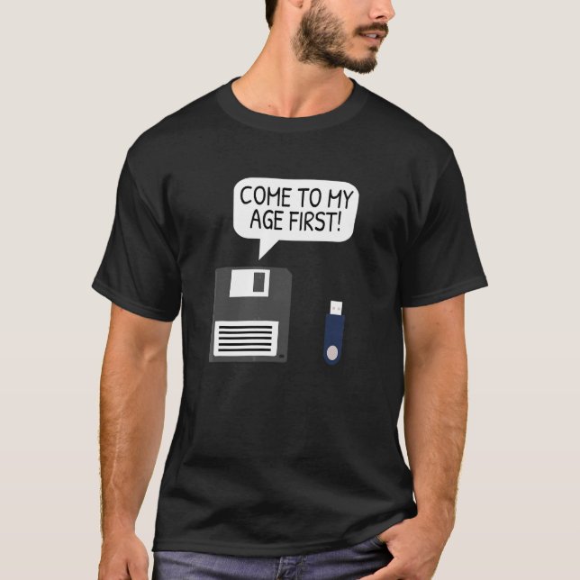 Camiseta Geek Usb De Disquete E Programador De Computador (Frente)