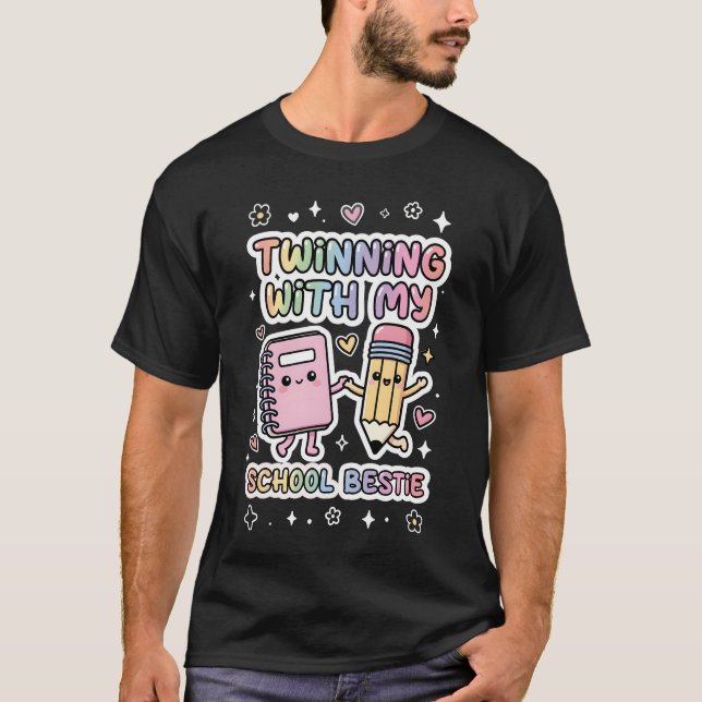 Camiseta Gêmeas Com Minha Melhor Amiga Da Escola Caderno &  (Frente)