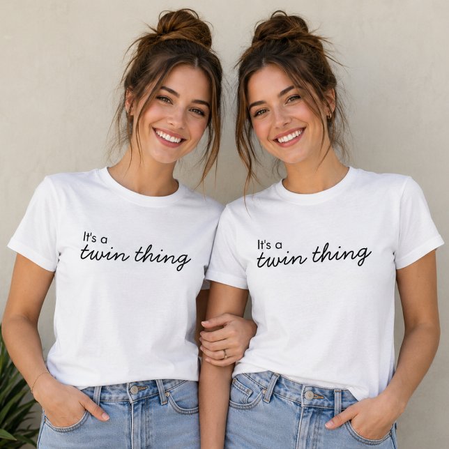 Camiseta Gêmeas | É uma Coisa de Gêmeos Camisetas  (Matching twin sister T-shirts with a cute quote design for photos, gifts, and casual wear.)