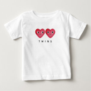 Camiseta Gêmeos Bebês Dois Corações Vermelhos Sorriso Aquar