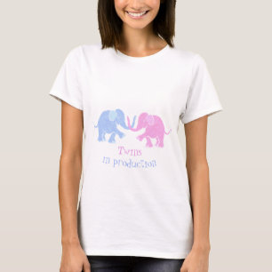Camiseta "Gêmeos em elefantes azuis e cor-de-rosa da