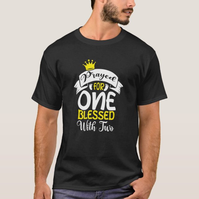Camiseta Gêmeos recém-nascidos esperando pais mãe (Frente)