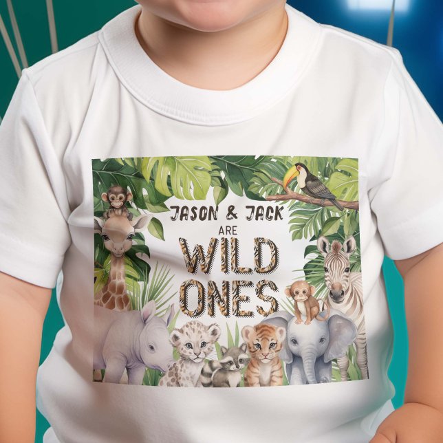 Camiseta Gêmeos Selvagens, Animais Culpados Safari Selvagen (Twins Wild Ones Themed Boy 1st Birthday T-shirt)