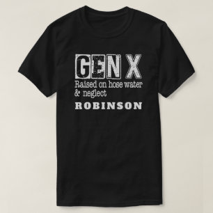 Camiseta GEN X erguido sobre a mangueira e negligenciado pe