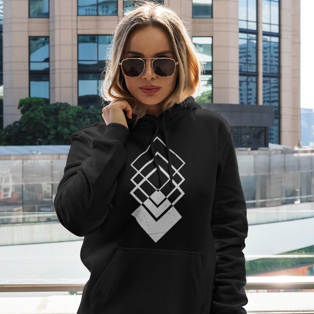 Camiseta Geo Repeat Diamond (women in stylish coolers posing on the streets of somewhere)