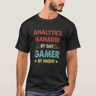 Camiseta Gerente de Análises Retro de Dia Jogador à Noite