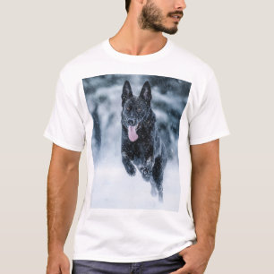 Camiseta German shepherd preto no Cobrir da escova de neve