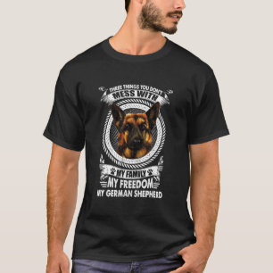 Camiseta German shepherd Três Coisas Que Você Não Mole Com