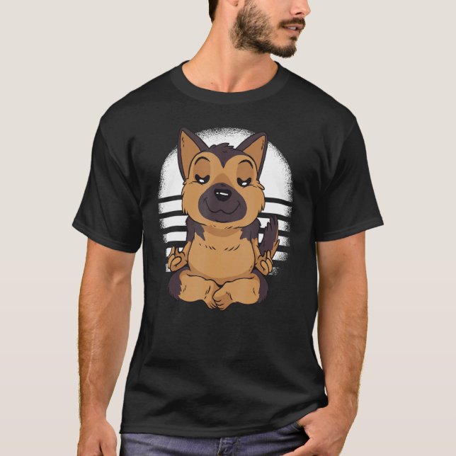Camiseta German Shepherd yoga meditation meditate Funny dog (Frente)