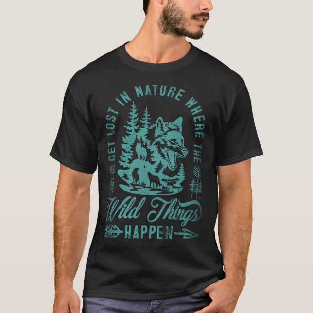 Camiseta Get Lost In Nature Where Wild Things Happen Wolf 4 (Frente)