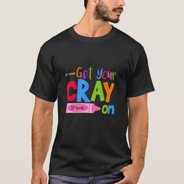 Camiseta Get Your Cray On Fifth Grade Pupil Teacher Teachin (Frente)