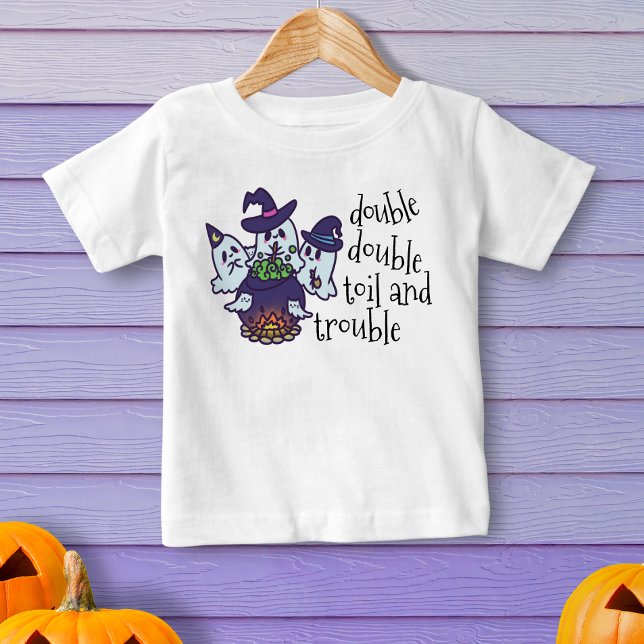Camiseta Ghost Witches Cauldron Clássica Cita Halloween (Dress up your little one in this bewitching baby tee!)