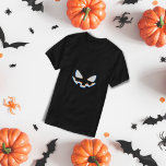 Camiseta Ghouchy Pumpkin Face<br><div class="desc">Assusta-te com esta tomada moderna do clássico design de abóbora Jack O' Lantern.</div>