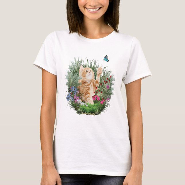 Camiseta Ginger kitten brincando com uma borboleta (Frente)