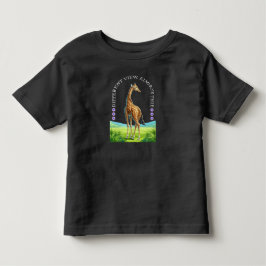 Camiseta girafa alta em pé