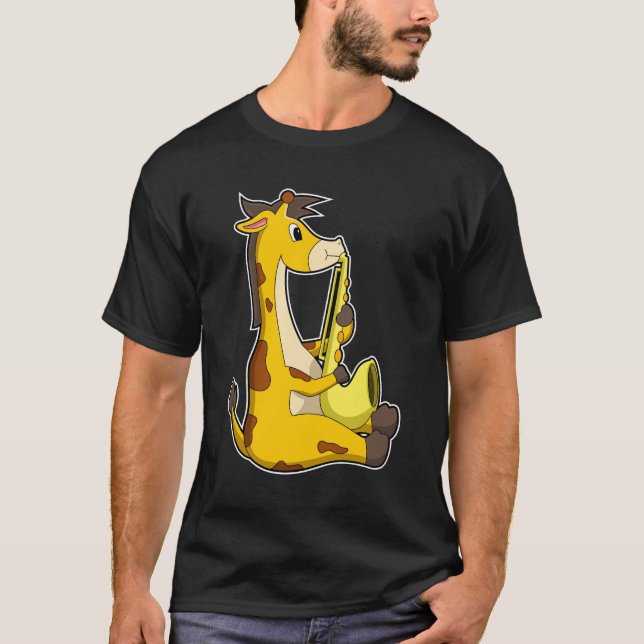 Camiseta Girafa em Música com Saxofone.PNG (Frente)