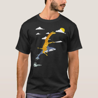 Camiseta Girafa-pirata anda de tubarão