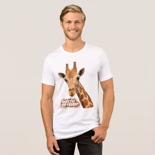 Camiseta Girafa Quietamente Diferente - Arte Girafa (Frente Completa)