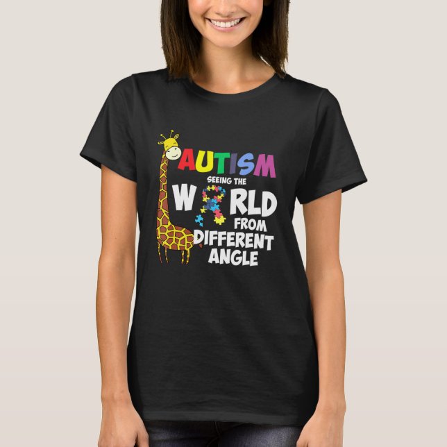 Camiseta Girafa Vendo O Mundo De Ângulo Diferente (Frente)