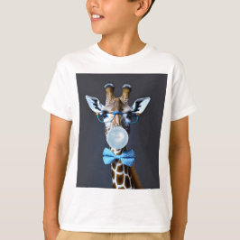 Camiseta Girafa vestindo óculos, arco gravata soprando goma