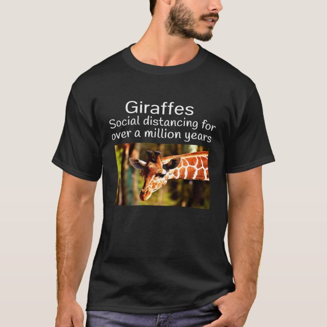 Camiseta Girafas Social Distanciando Seis Pés Distantes (Frente)