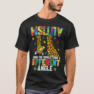 Camiseta Giraffe Autismo Vendo o Mundo de um Ângulo Diferen